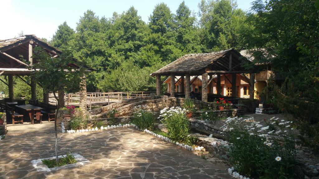 Farma Sotira Hotel Leskovik Bagian luar foto