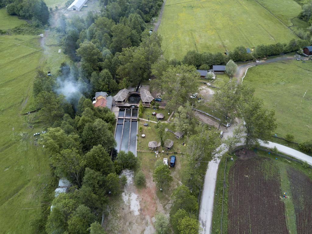 Farma Sotira Hotel Leskovik Bagian luar foto